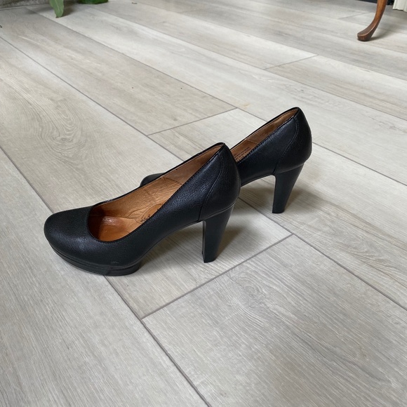 Sofft Black Leather Pumps - Picture 1 of 6